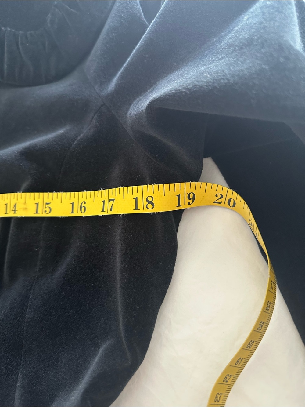 Odille (Anthropologie) velvet coat with ruffled collar and cuffs, size 8 - Picture 14 of 17